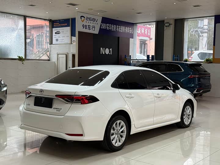 Фото 4 - Toyota Corolla