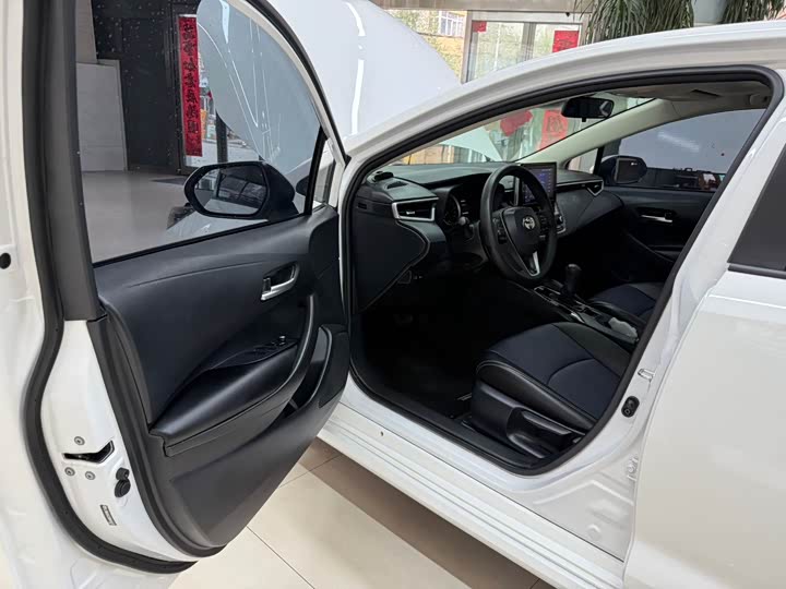 Фото 8 - Toyota Corolla