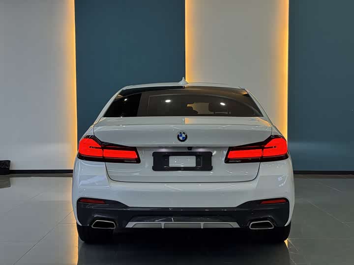 Фото 13 - BMW 5 Series