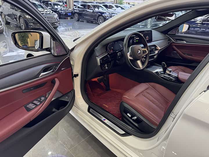 Фото 5 - BMW 5 Series