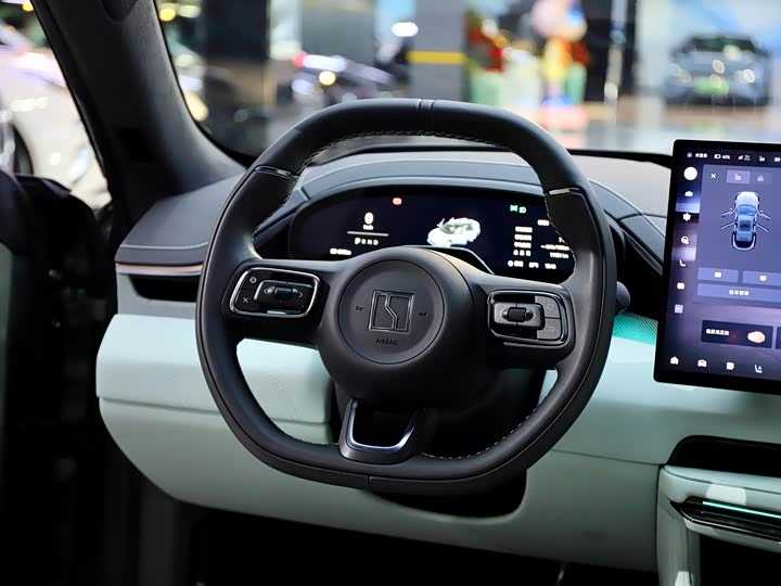 Фото 16 - Zeekr 001