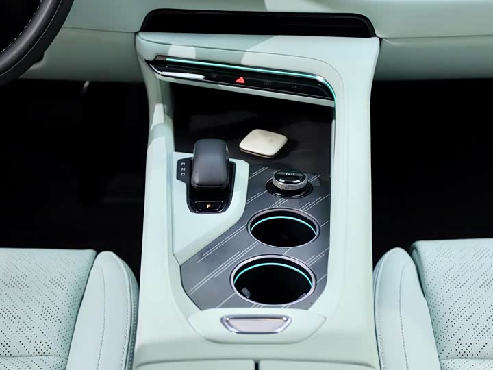 Фото 18 - Zeekr 001