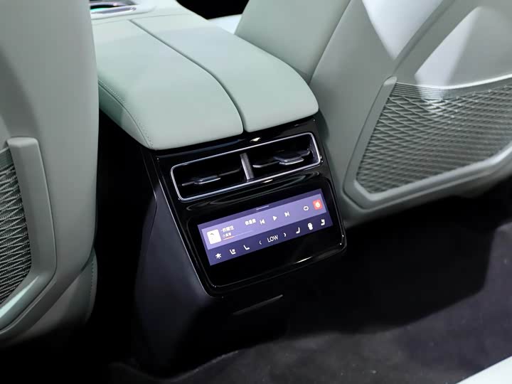 Фото 20 - Zeekr 001