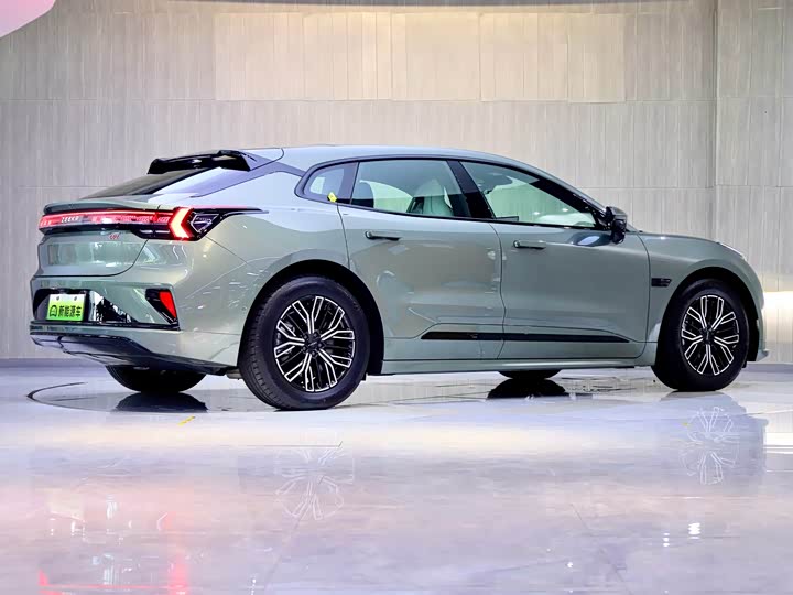 Фото 7 - Zeekr 001