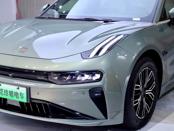 Фото 9 - Zeekr 001