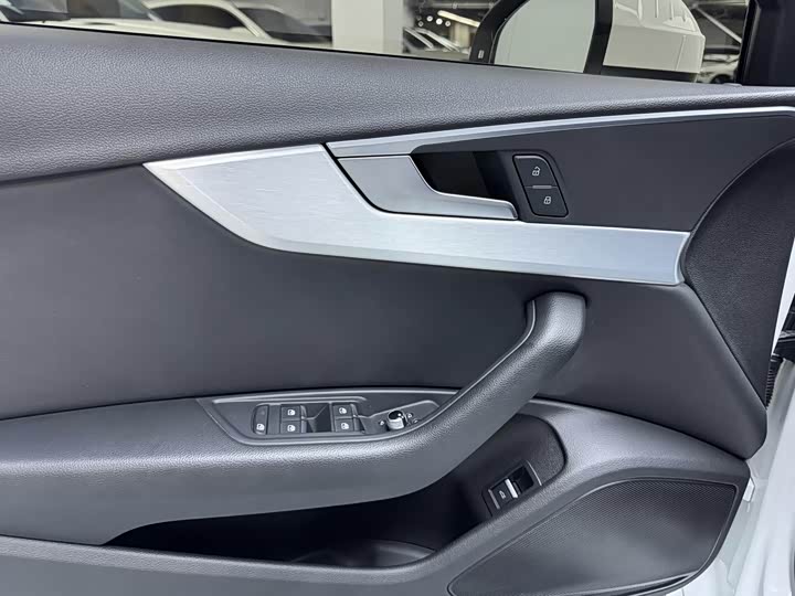 Фото 4 - Audi A4L