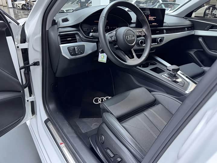 Фото 5 - Audi A4L