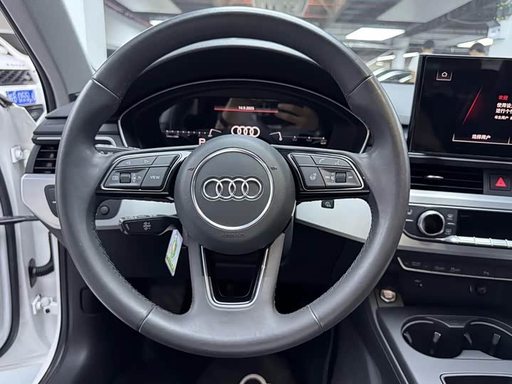 Фото 6 - Audi A4L