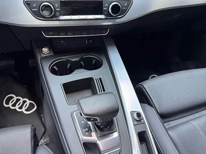 Фото 8 - Audi A4L