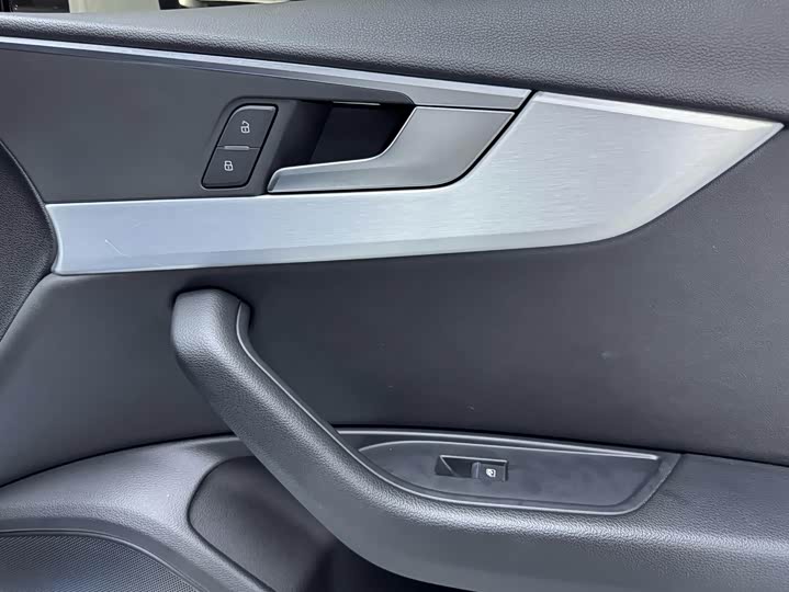 Фото 9 - Audi A4L