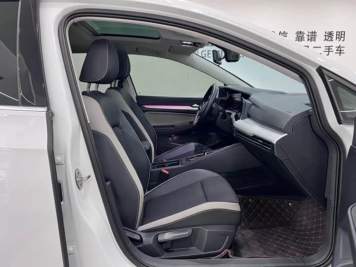 Фото 11 - Volkswagen Golf