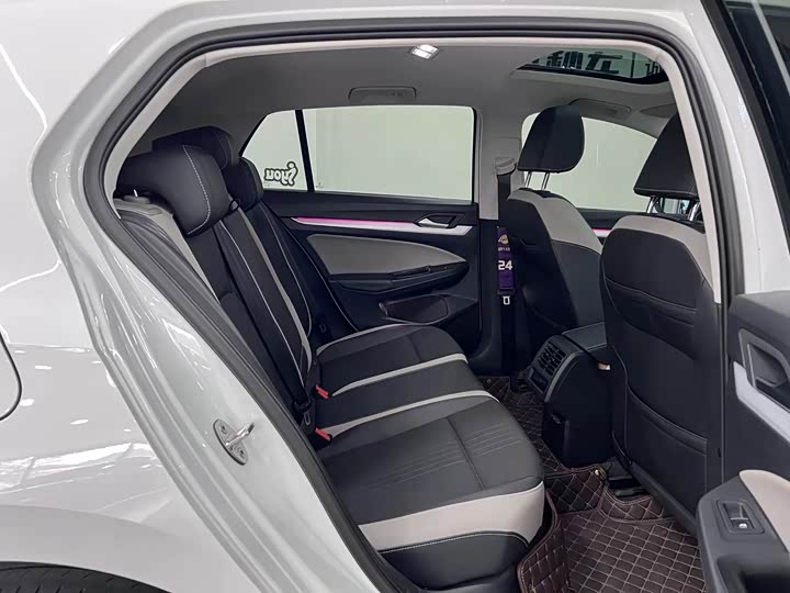 Фото 12 - Volkswagen Golf