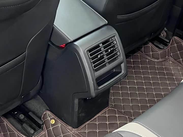 Фото 16 - Volkswagen Golf