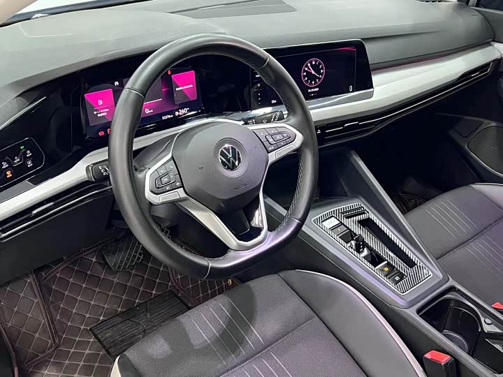 Фото 17 - Volkswagen Golf