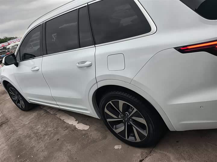 Фото 4 - LiXiang One