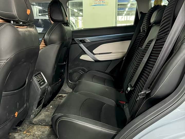 Фото 6 - Geely Atlas