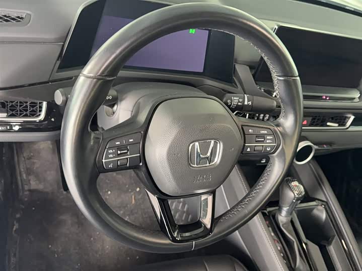 Фото 3 - Honda Inspire