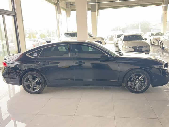 Фото 7 - Honda Inspire