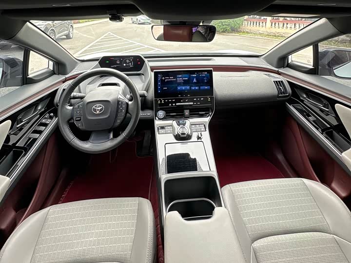 Фото 10 - Toyota bZ4X