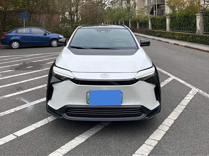 Фото 2 - Toyota bZ4X