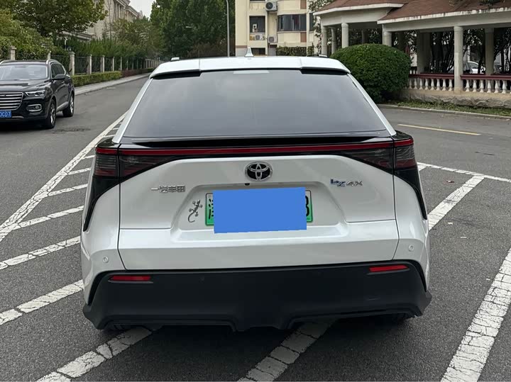 Фото 4 - Toyota bZ4X