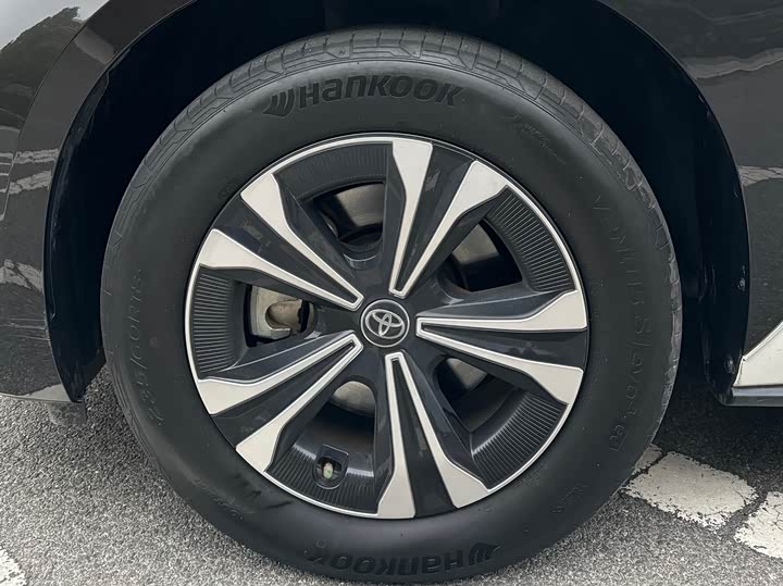 Фото 7 - Toyota bZ4X