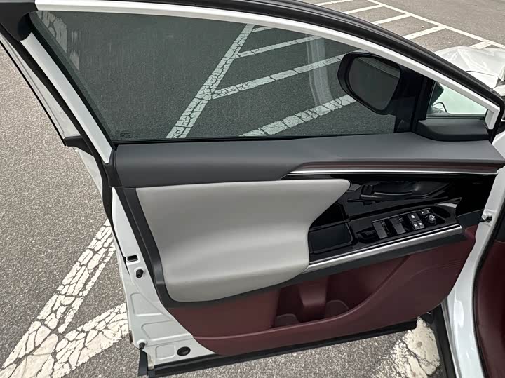 Фото 8 - Toyota bZ4X