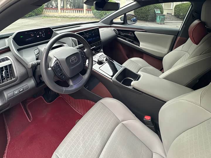 Фото 9 - Toyota bZ4X