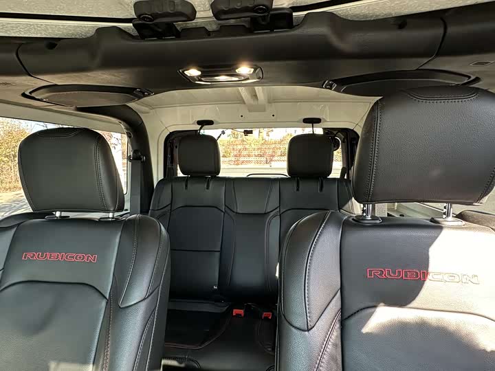 Фото 10 - Jeep Wrangler