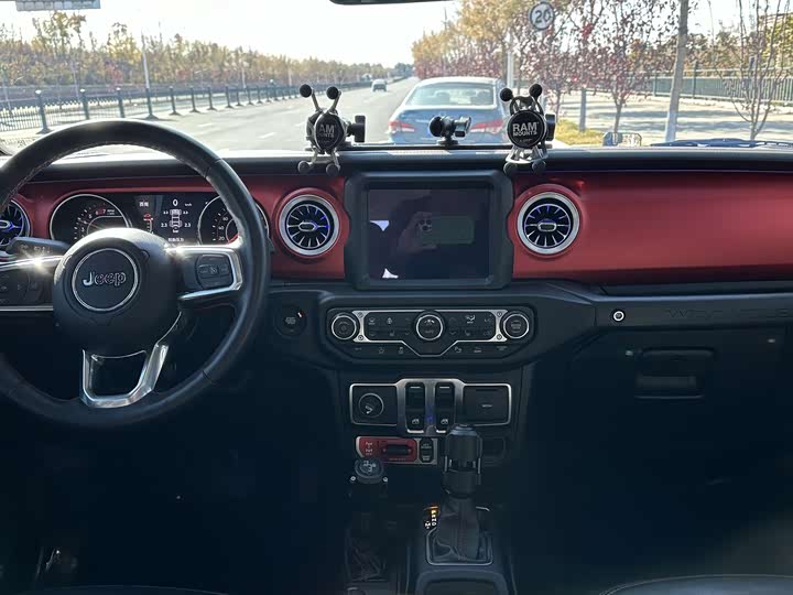 Фото 11 - Jeep Wrangler