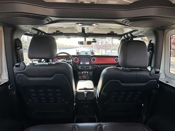 Фото 12 - Jeep Wrangler