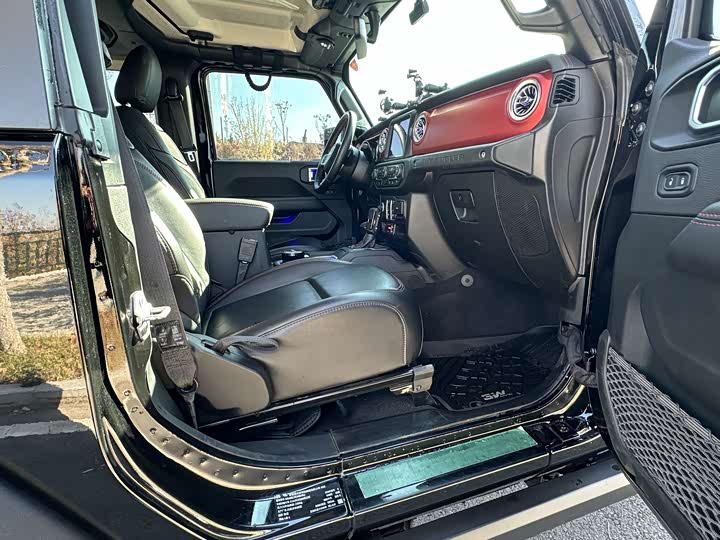 Фото 13 - Jeep Wrangler