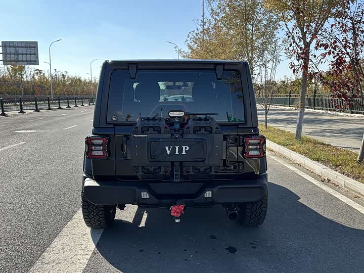 Фото 4 - Jeep Wrangler