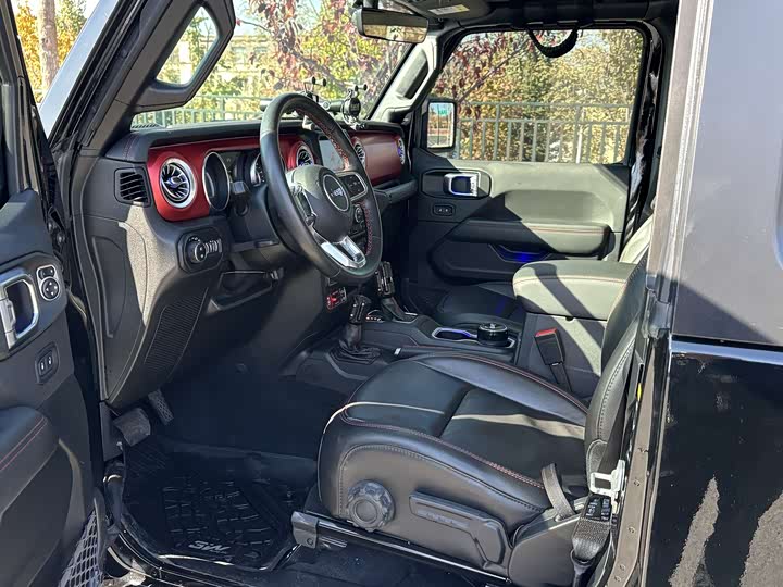 Фото 9 - Jeep Wrangler