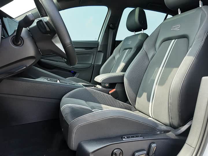 Фото 10 - Volkswagen Golf