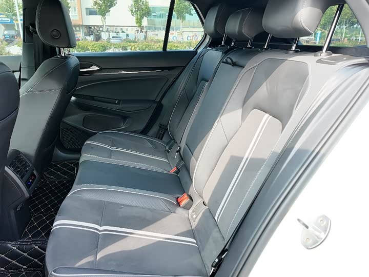 Фото 11 - Volkswagen Golf