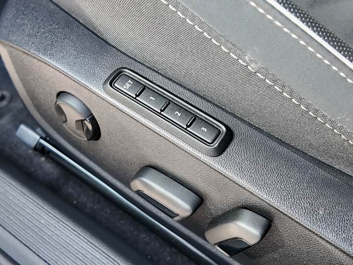 Фото 12 - Volkswagen Golf