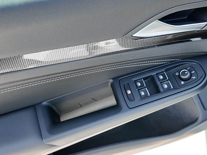 Фото 13 - Volkswagen Golf