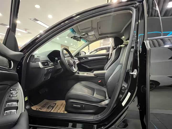 Фото 4 - Honda Accord