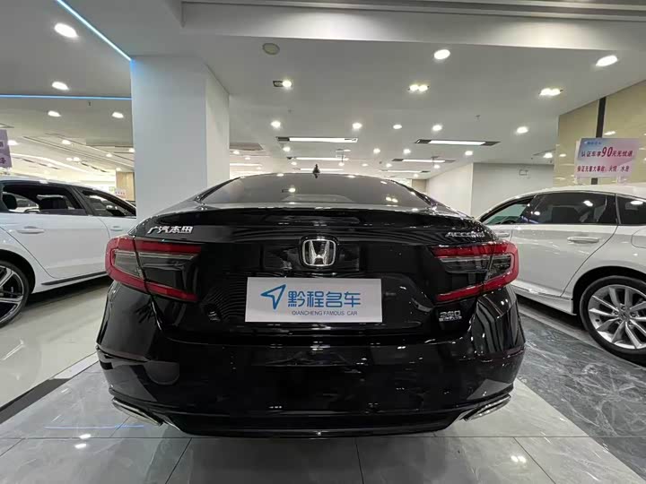 Фото 8 - Honda Accord
