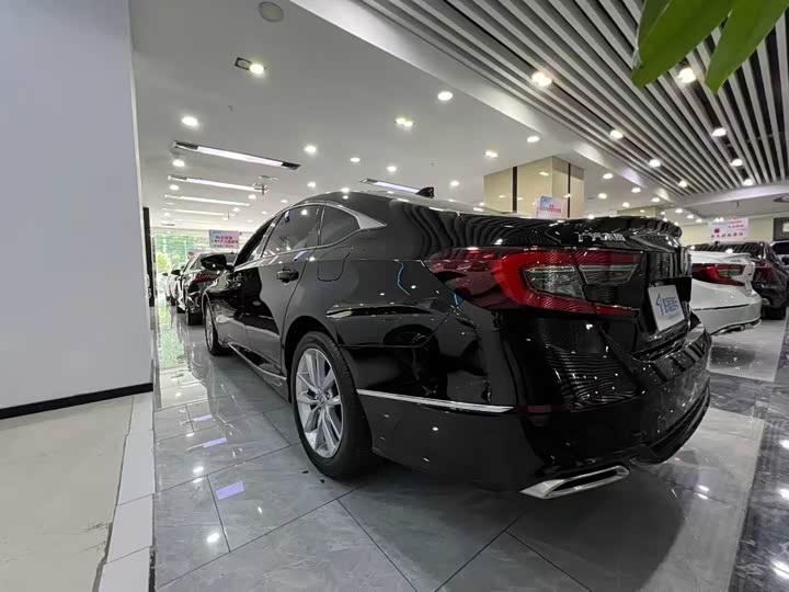 Фото 9 - Honda Accord