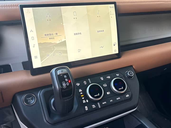 Фото 16 - Land Rover Defender