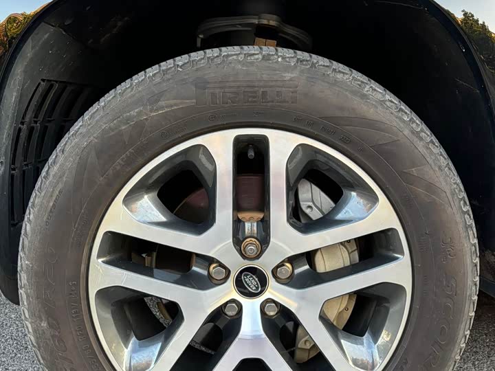 Фото 9 - Land Rover Defender