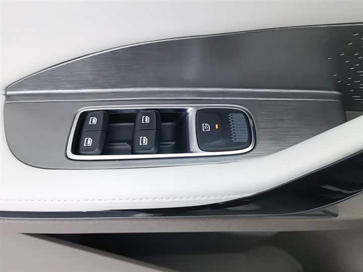 Фото 9 - Maxus Mifa 7