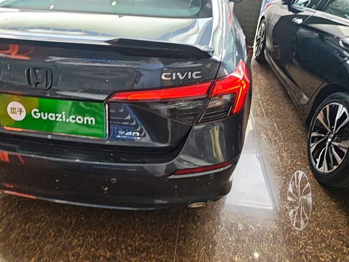 Фото 8 - Honda Civic