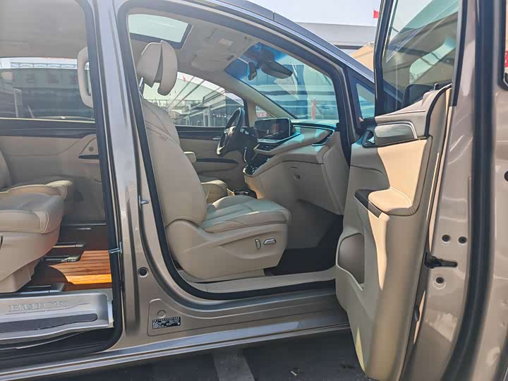 Фото 15 - Buick GL8 ES