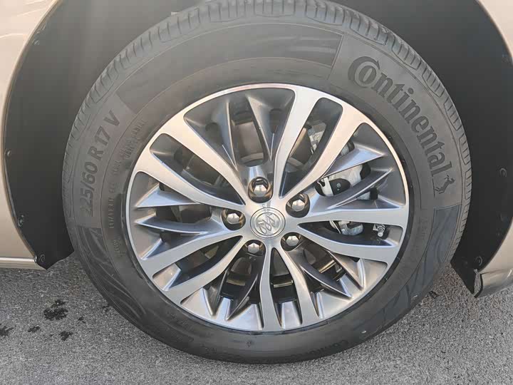 Фото 17 - Buick GL8 ES