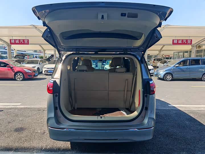 Фото 18 - Buick GL8 ES