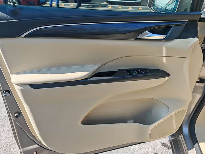 Фото 7 - Buick GL8 ES