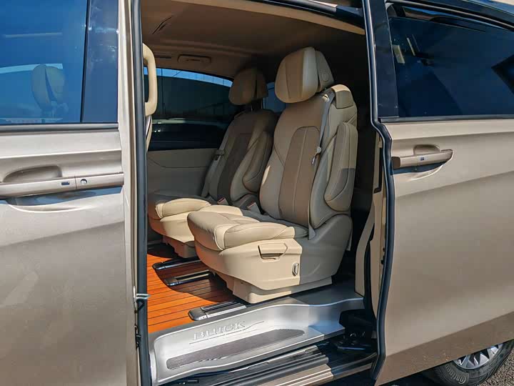 Фото 9 - Buick GL8 ES